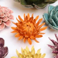 Oranje Chrysant keramieken muurbloem